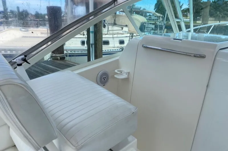 1998 Cabo 31' Express w/Cummins