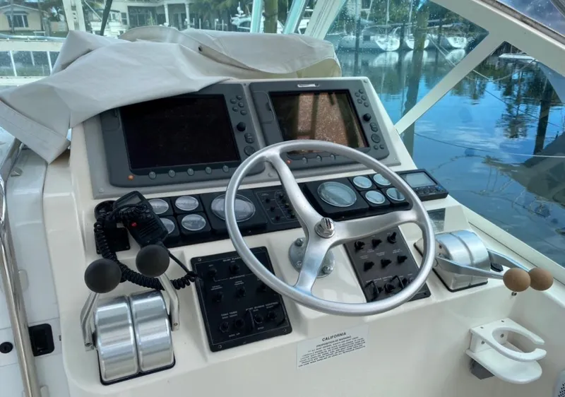 1998 Cabo 31' Express w/Cummins