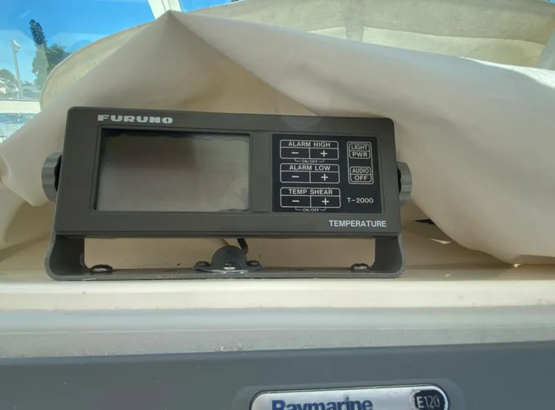 1998 Cabo 31' Express w/Cummins