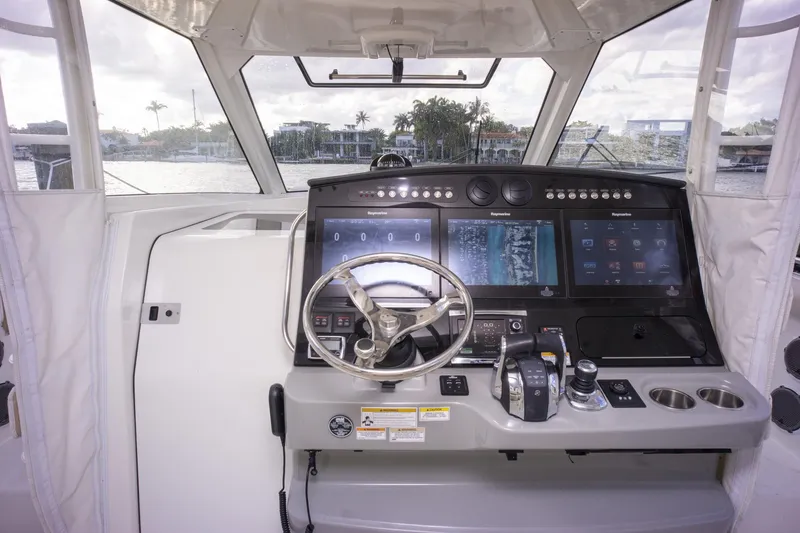 2016 Boston Whaler 420 Outrage