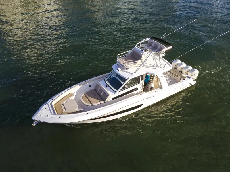 2016 Boston Whaler 420 Outrage