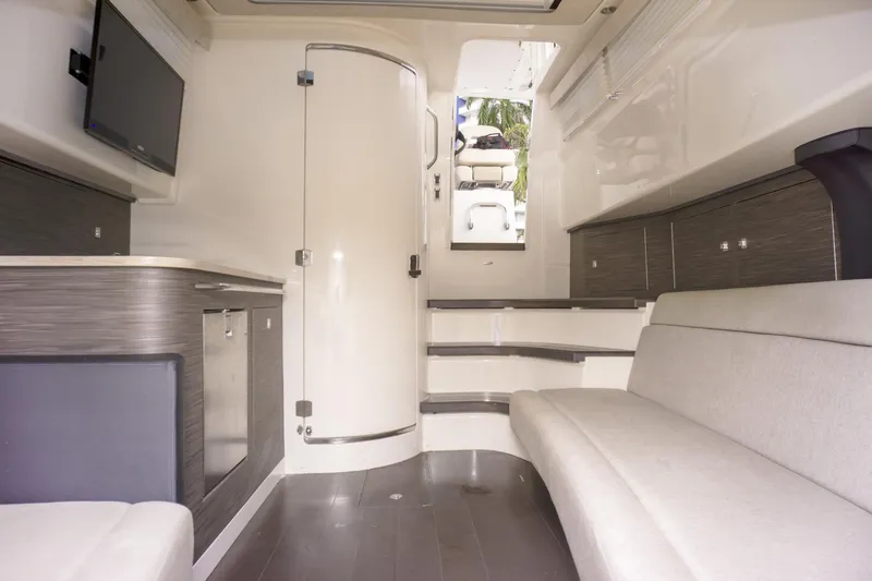 2016 Boston Whaler 420 Outrage