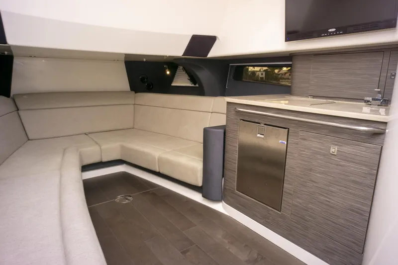2016 Boston Whaler 420 Outrage