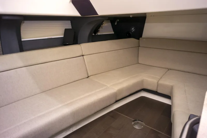 2016 Boston Whaler 420 Outrage