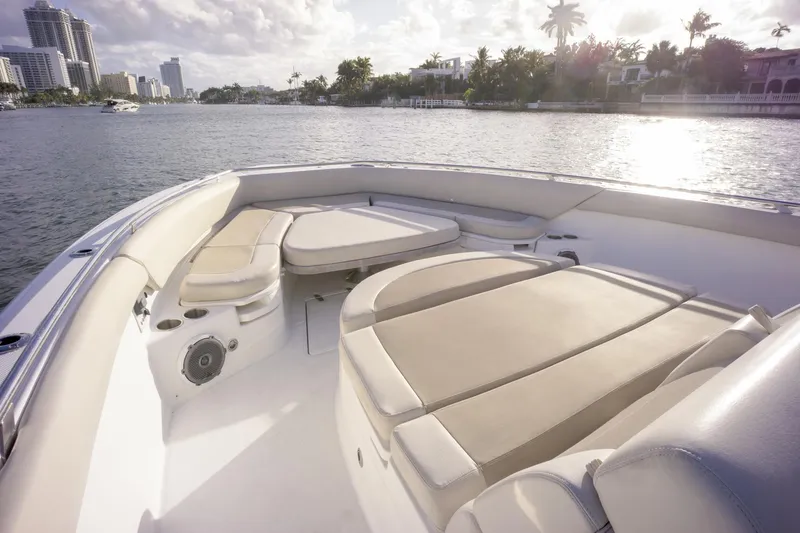 2016 Boston Whaler 420 Outrage