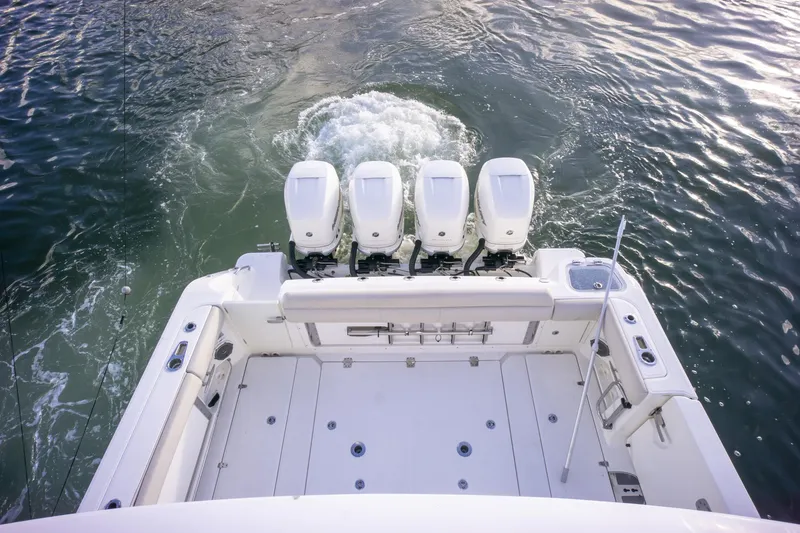 2016 Boston Whaler 420 Outrage