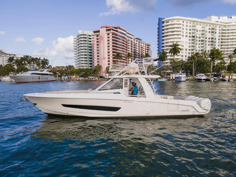 2016 Boston Whaler 420 Outrage