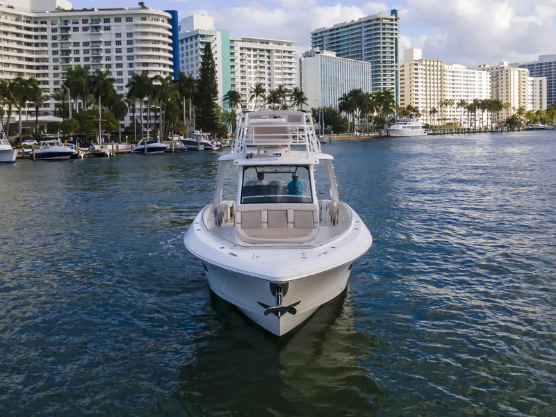 2016 Boston Whaler 420 Outrage