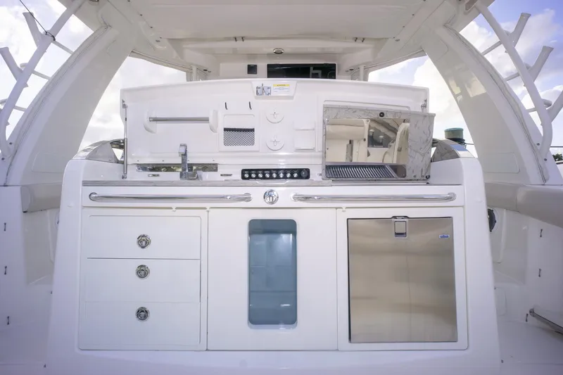 2016 Boston Whaler 420 Outrage