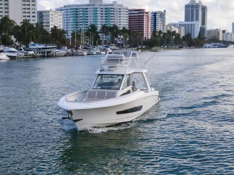 2016 Boston Whaler 420 Outrage