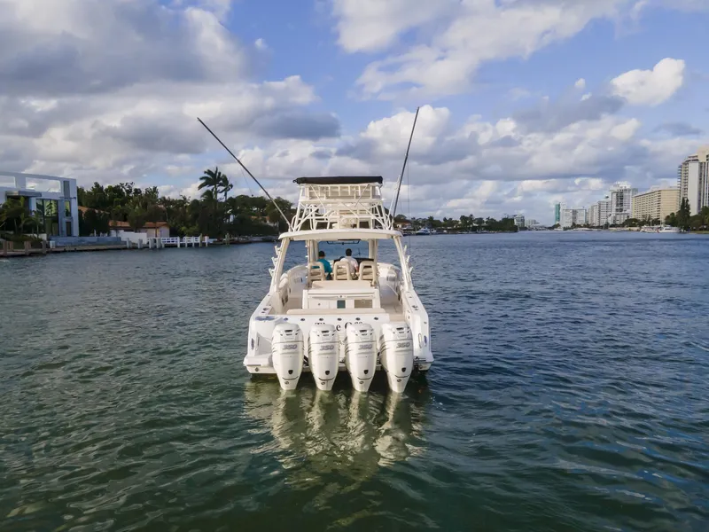 2016 Boston Whaler 420 Outrage