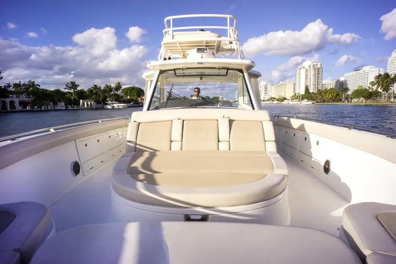 2016 Boston Whaler 420 Outrage