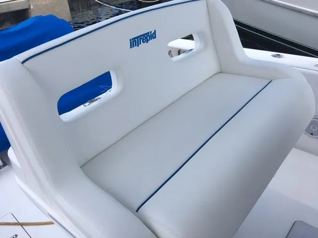 2011 Intrepid 400 Cuddy