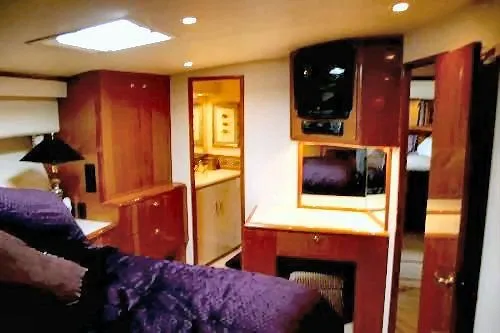 2000 Viking Enclosed Bridge