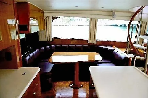 2000 Viking Enclosed Bridge