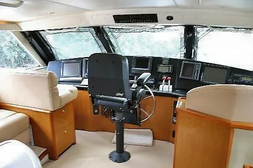 2000 Viking Enclosed Bridge