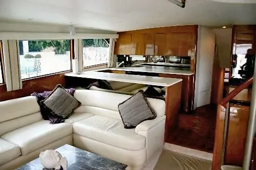 2000 Viking Enclosed Bridge