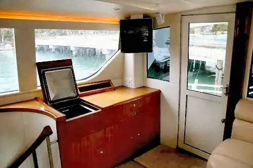 2000 Viking Enclosed Bridge