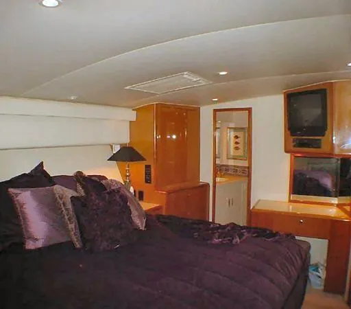 2000 Viking Enclosed Bridge
