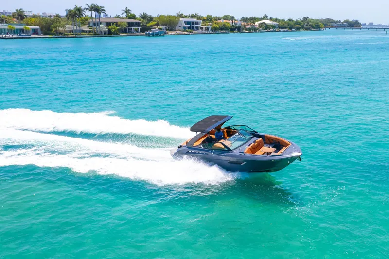 2017 Cruisers Yachts 338 CX South Beach Bow Rider