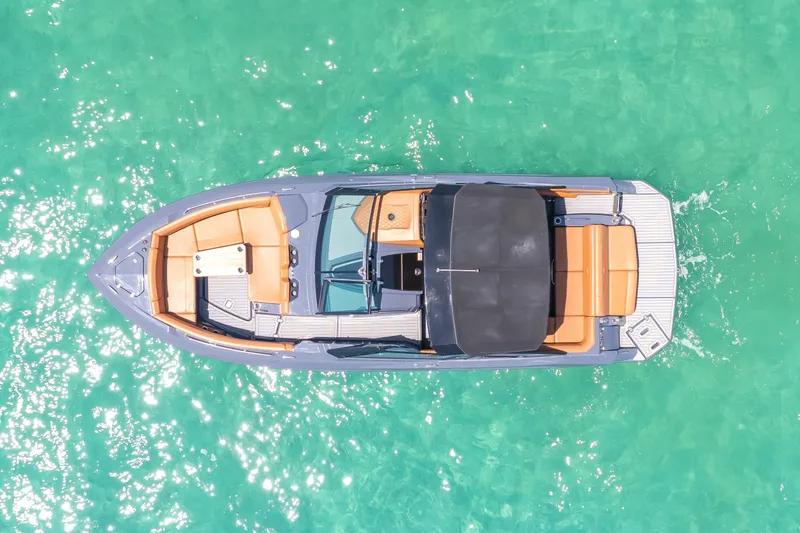 2017 Cruisers Yachts 338 CX South Beach Bow Rider