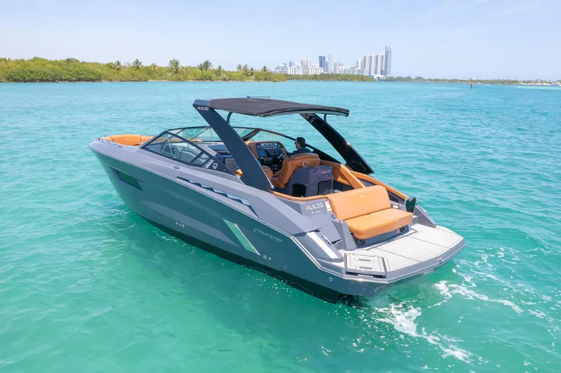2017 Cruisers Yachts 338 CX South Beach Bow Rider