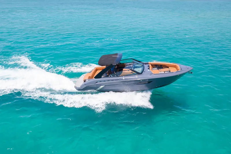 2017 Cruisers Yachts 338 CX South Beach Bow Rider