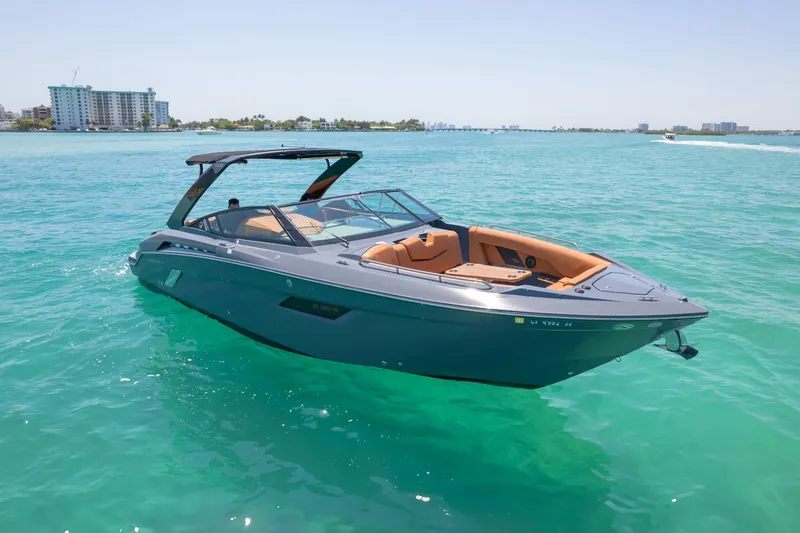 2017 Cruisers Yachts 338 CX South Beach Bow Rider