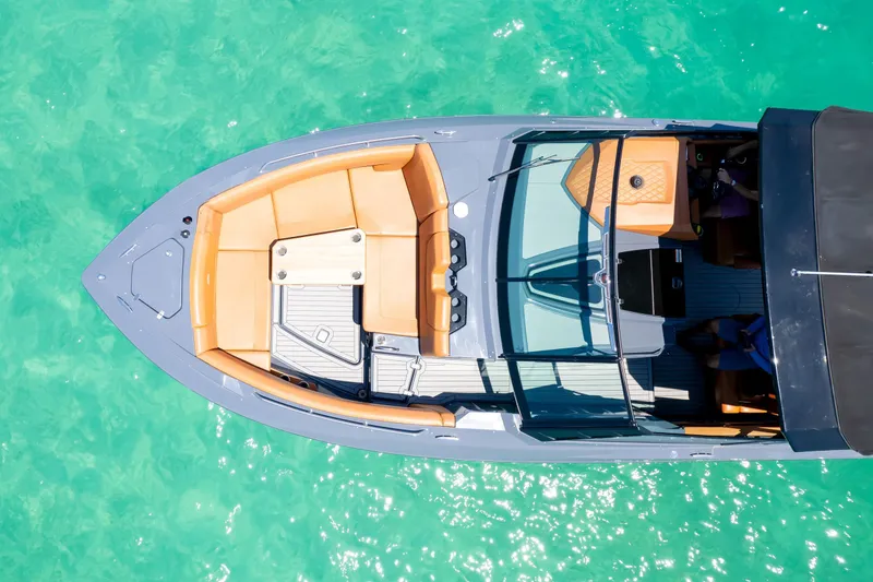 2017 Cruisers Yachts 338 CX South Beach Bow Rider