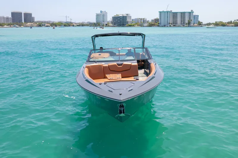 2017 Cruisers Yachts 338 CX South Beach Bow Rider