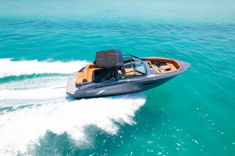 2017 Cruisers Yachts 338 CX South Beach Bow Rider