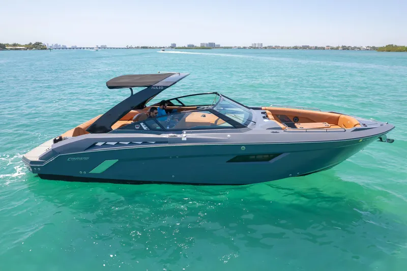 2017 Cruisers Yachts 338 CX South Beach Bow Rider