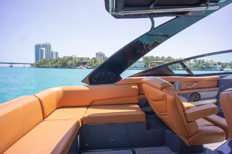 2017 Cruisers Yachts 338 CX South Beach Bow Rider