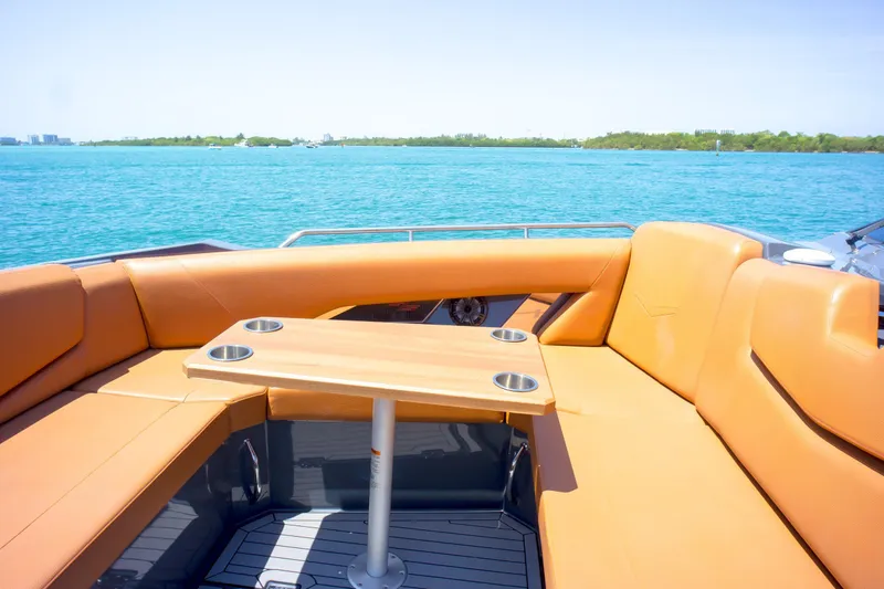 2017 Cruisers Yachts 338 CX South Beach Bow Rider