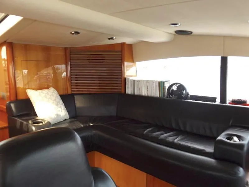 2006 Sunseeker Yacht - Raised Pilothouse