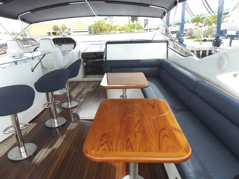 2006 Sunseeker Yacht - Raised Pilothouse