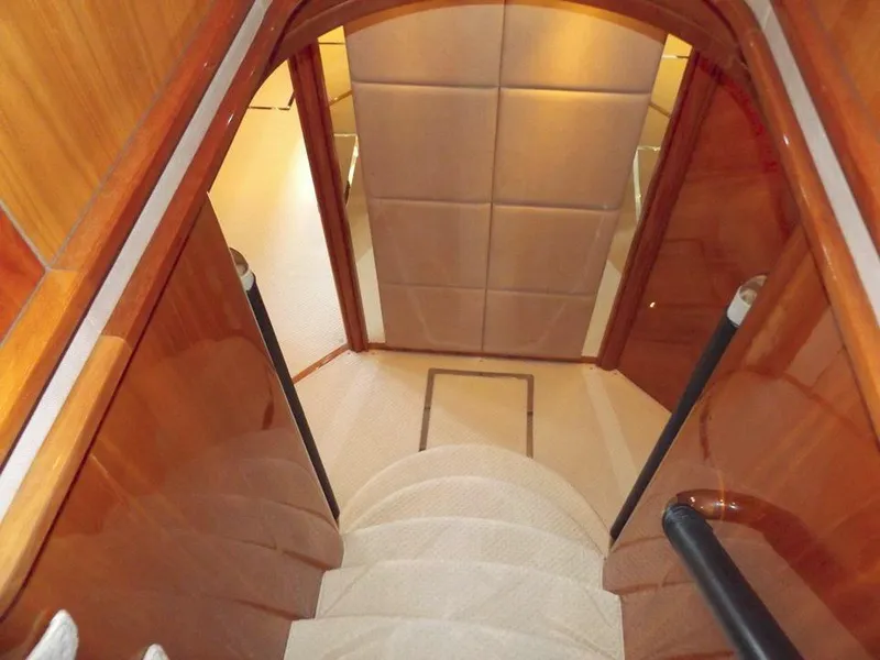 2006 Sunseeker Yacht - Raised Pilothouse