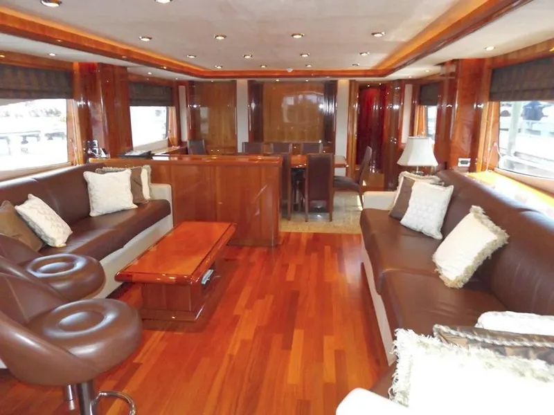 2006 Sunseeker Yacht - Raised Pilothouse