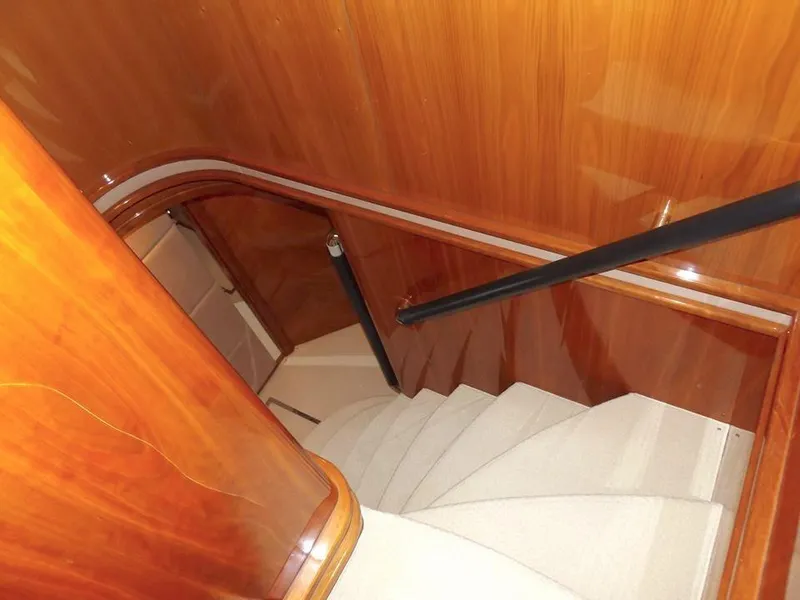 2006 Sunseeker Yacht - Raised Pilothouse