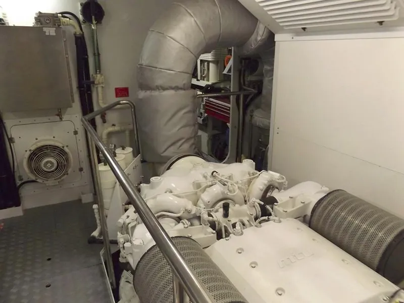 2006 Sunseeker Yacht - Raised Pilothouse