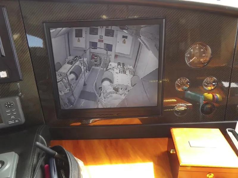 2006 Sunseeker Yacht - Raised Pilothouse