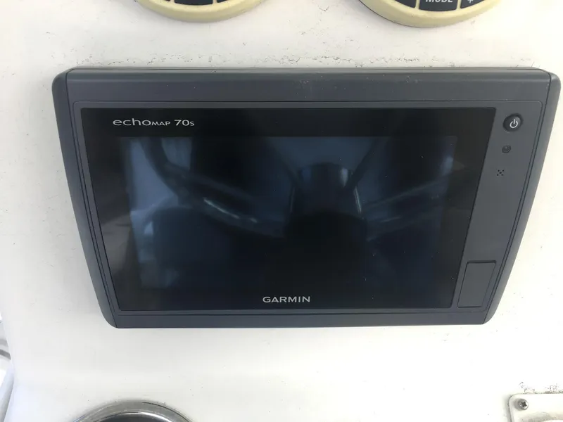 2009 Everglades 243 Center Console