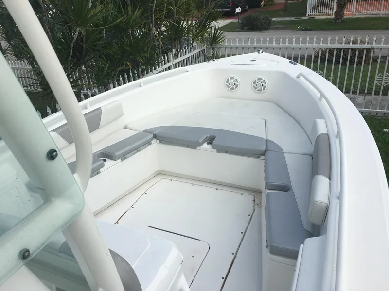 2009 Everglades 243 Center Console