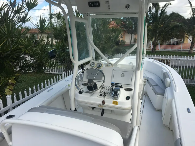 2009 Everglades 243 Center Console