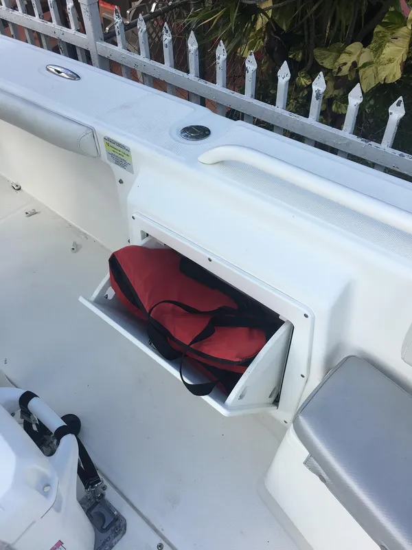 2009 Everglades 243 Center Console