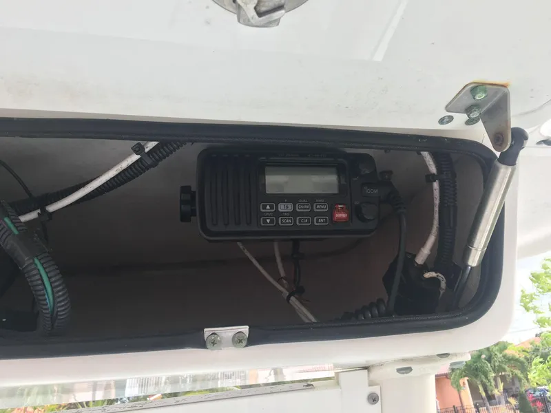 2009 Everglades 243 Center Console