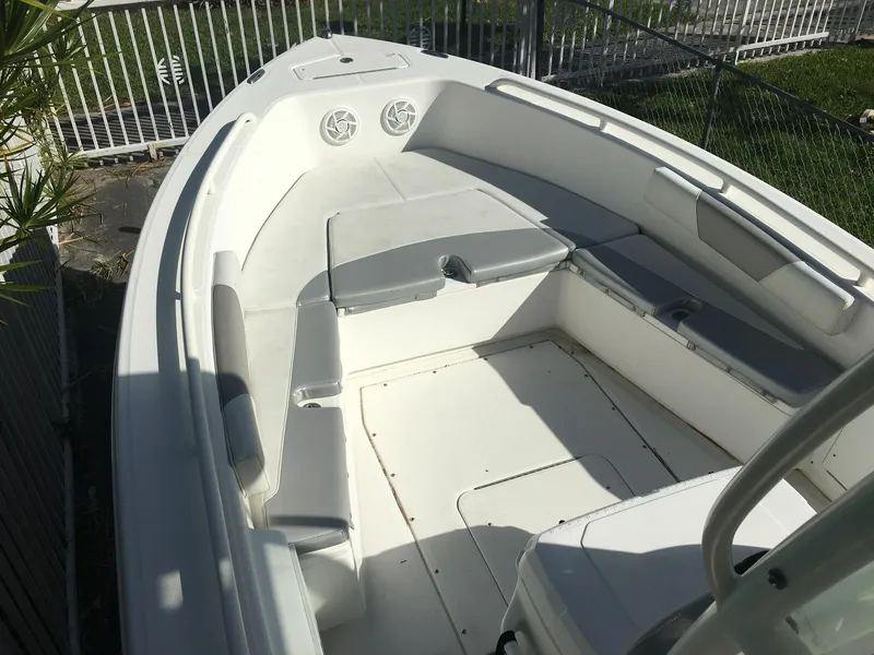 2009 Everglades 243 Center Console