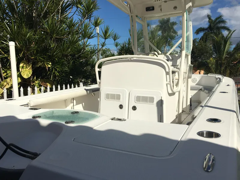 2009 Everglades 243 Center Console
