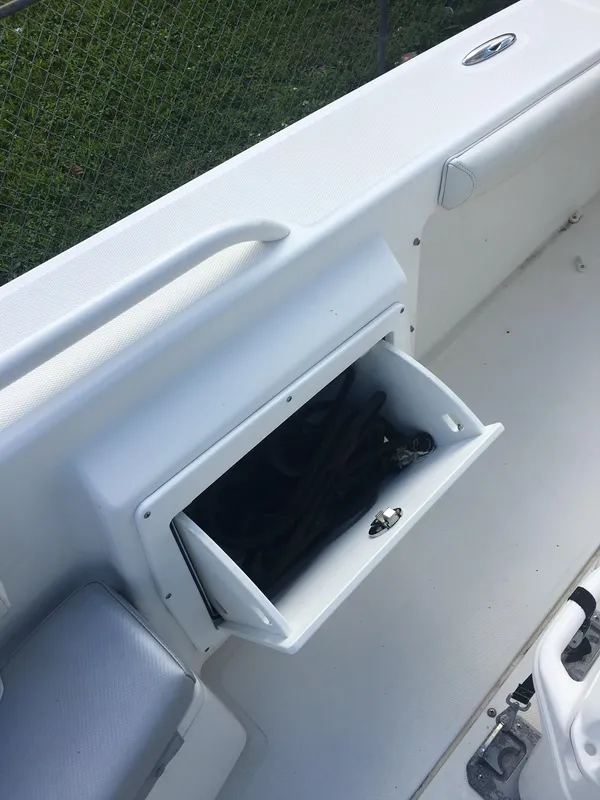 2009 Everglades 243 Center Console