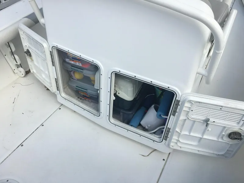 2009 Everglades 243 Center Console